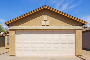 8614 W Mariposa Dr in Phoenix, AZ - Building Photo