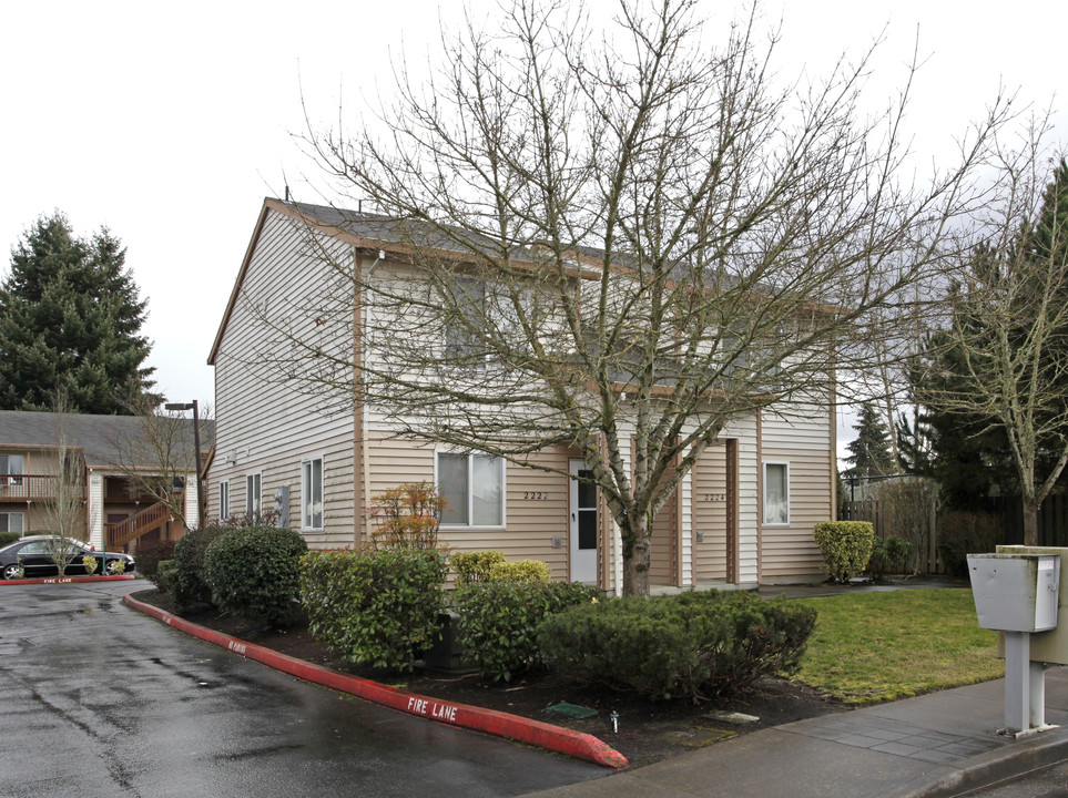 2222 SE 44th Ave in Hillsboro, OR - Building Photo