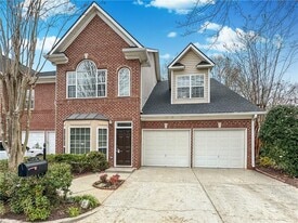 2000 Sterling Ct in Roswell, GA - Building Photo
