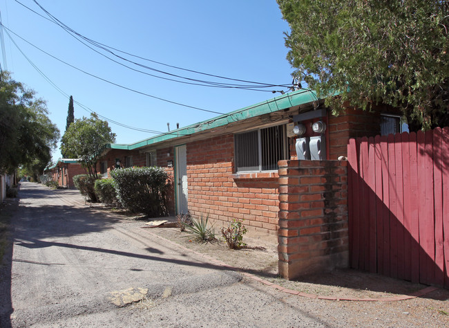 Mesquite Grove in Tucson, AZ - Foto de edificio - Building Photo