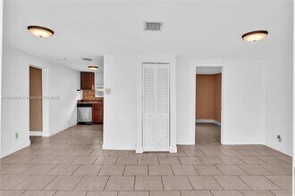 520 NW 60th Way in Hollywood, FL - Building Photo - Building Photo