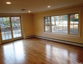 6 Rimlet Dr in Commack, NY - Building Photo - Building Photo