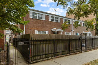 6136 N Winthrop Ave in Chicago, IL - Building Photo - Building Photo