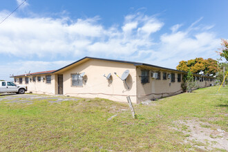 500 Jann Ave in Opa Locka, FL - Foto de edificio - Building Photo