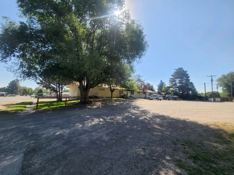 217 E 5th St in Rupert, ID - Building Photo