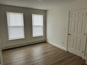 33 Hoppin Ave, Unit 33 in Riverside, RI - Building Photo - Building Photo