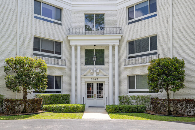 The Fountainview Club One Condominiums in Coral Gables, FL - Building Photo - Building Photo