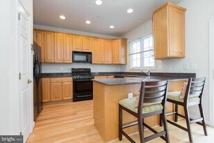 8857 Ashgrove House Ln in Vienna, VA - Building Photo