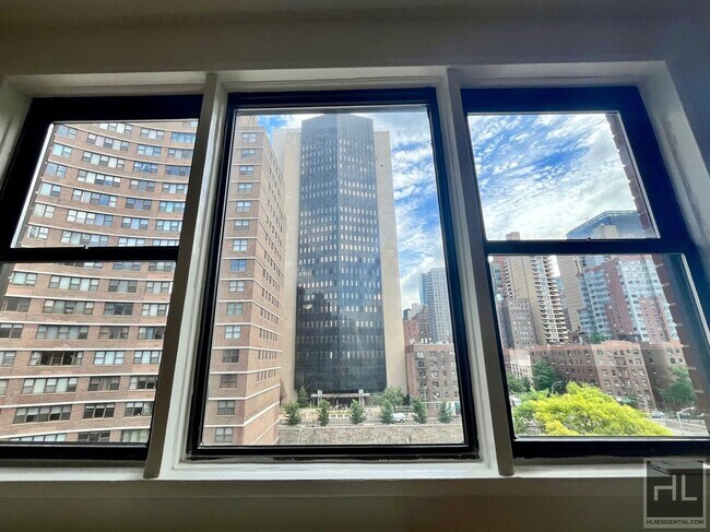 EAST 36 STREET in New York, NY - Building Photo - Building Photo