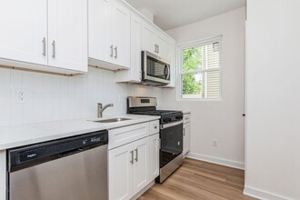 164 Glenwood Ave, Unit 102 in Bloomfield, NJ - Building Photo - Building Photo