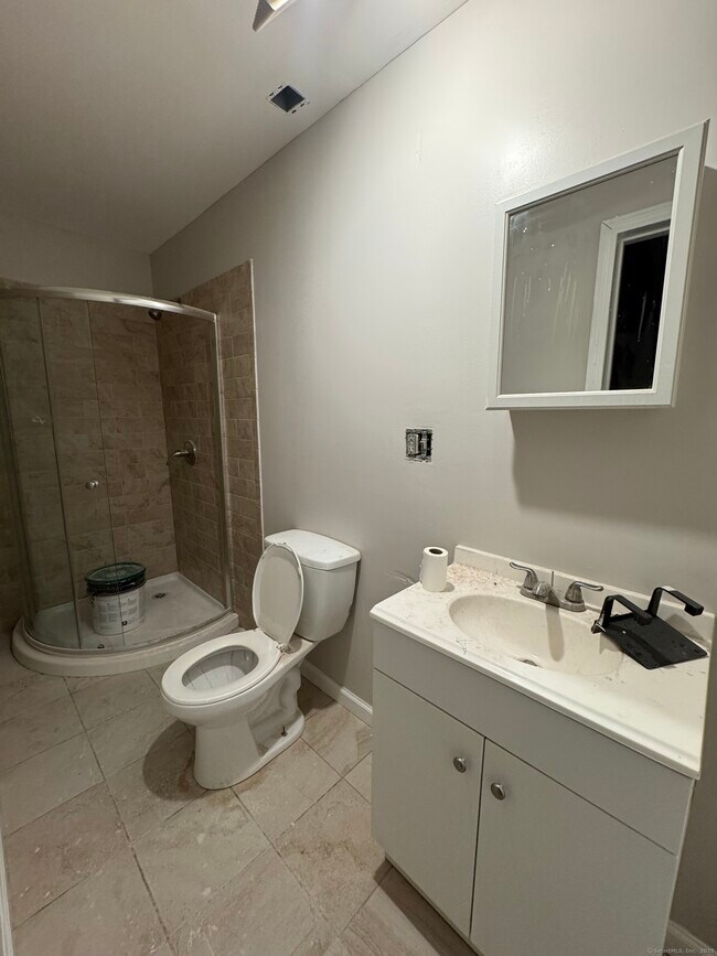 1012 Dixwell Ave in Hamden, CT - Building Photo - Building Photo