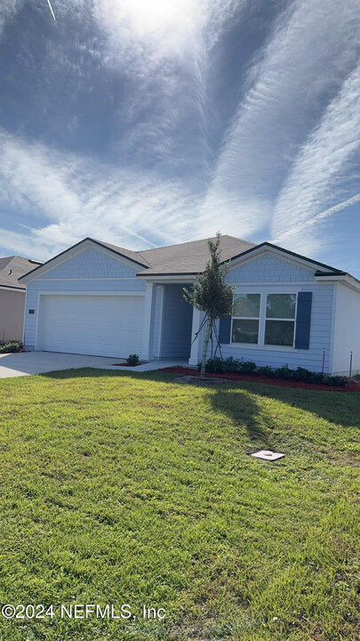 44 Hulett Wds Rd in Palm Coast, FL - Building Photo