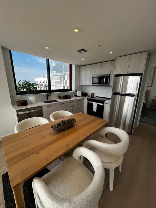 159 NW 30th St, Unit B1 in Miami, FL - Building Photo