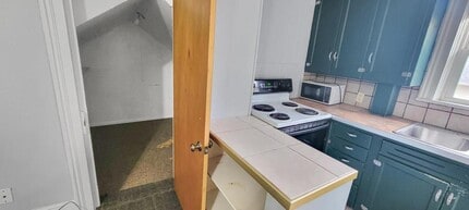 2102 Gary Ave in Spirit Lake, IA - Building Photo - Building Photo