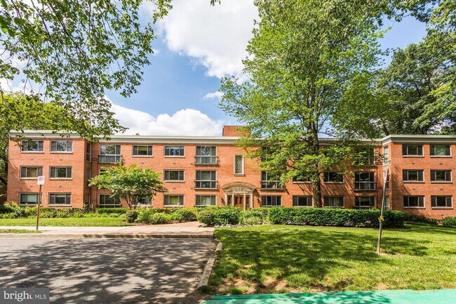 2711 Ordway St NW-Unit -310 in Washington, DC - Building Photo - Building Photo