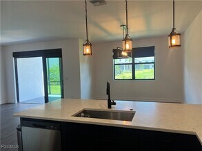 7584 Carnegie Way in Naples, FL - Foto de edificio - Building Photo