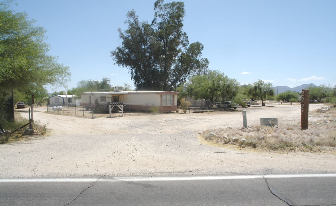 2227 W Oracle Jaynes Station Rd in Tucson, AZ - Building Photo