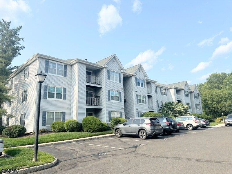 214 Stratford Pl in Bound Brook, NJ - Building Photo