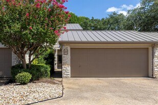 2201 Lakeway Blvd in Lakeway, TX - Building Photo