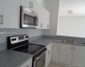 3013 Woodlands Dr in Margate, FL - Building Photo - Building Photo