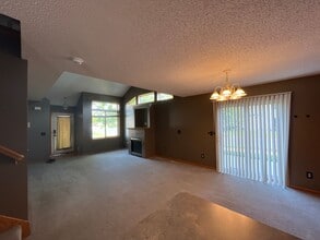 1651 Chadum Ln in Shakopee, MN - Building Photo - Building Photo