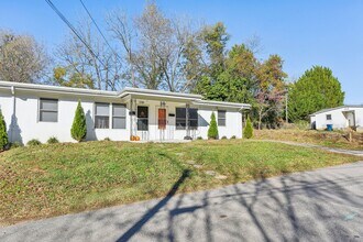 1747 1st St NE-Unit -1747 1st ST NE in Hickory, NC - Building Photo - Building Photo