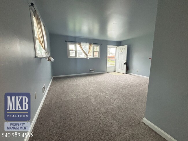 4230 Moomaw Ave NW in Roanoke, VA - Foto de edificio - Building Photo