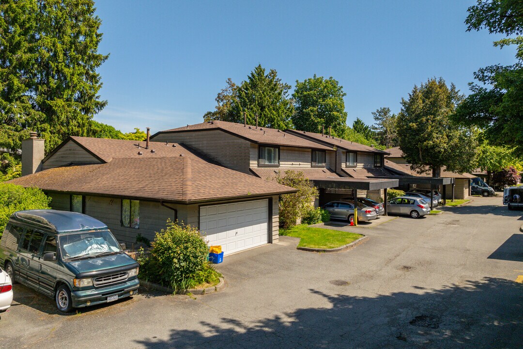 The Paddocks Townhomes in Richmond, BC - Building Photo