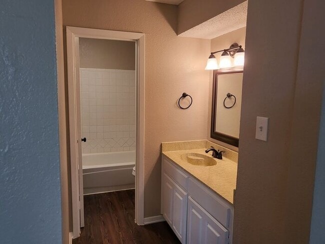 809 Treadwell Ct in Hurst, TX - Building Photo - Building Photo