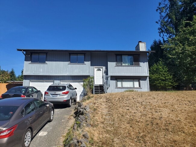 property at 7307 Blackbird Dr NE