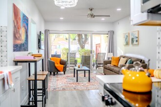 6125 E Indian School Rd in Scottsdale, AZ - Foto de edificio - Building Photo