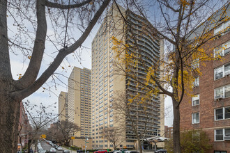 6638 Yellowstone Blvd in Forest Hills, NY - Foto de edificio - Building Photo