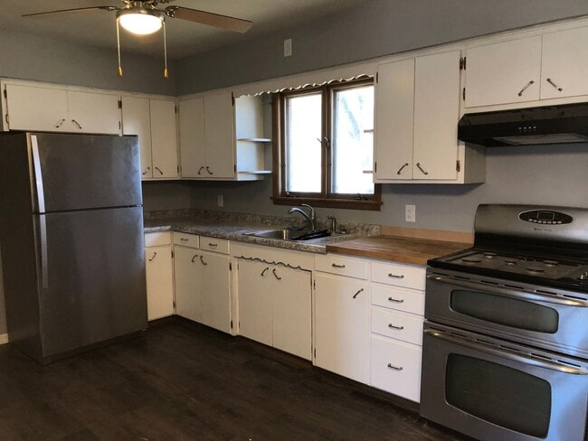 243 Orchard Ct in Carbon Cliff, IL - Building Photo - Building Photo