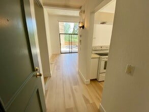 310 N Civic Dr in Walnut Creek, CA - Building Photo - Building Photo