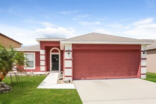 12620 Lake Vista Dr in Gibsonton, FL - Building Photo