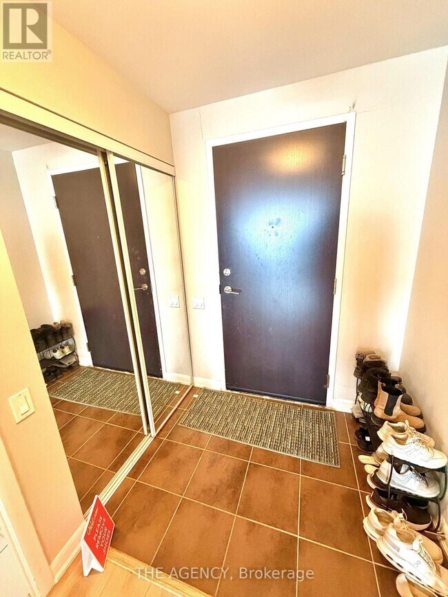 5168 Yonge St in Toronto, ON - Building Photo - Building Photo