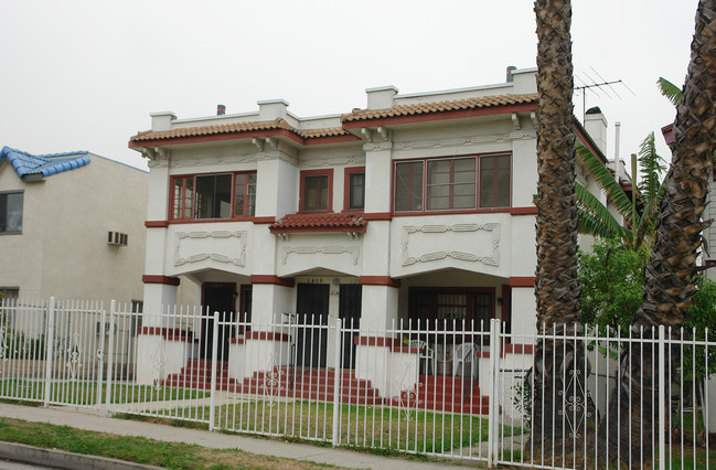 636 N New Hampshire Ave in Los Angeles, CA - Foto de edificio - Building Photo