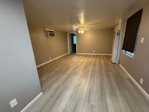 834 S Spruce Rd in Exeter, CA - Building Photo - Building Photo