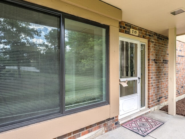 715 Whalom Ln in Schaumburg, IL - Building Photo - Building Photo