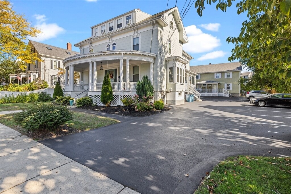 48 Warren Ave in Woburn, MA - Building Photo