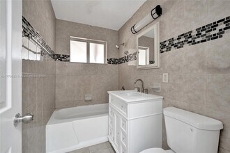 924 N 30th Rd in Hollywood, FL - Building Photo - Building Photo