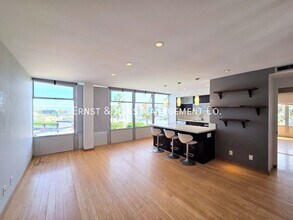 100 Atlantic Ave in Long Beach, CA - Building Photo - Building Photo