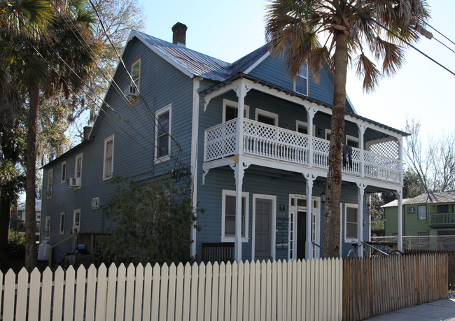 87 Washington St in St. Augustine, FL - Foto de edificio - Building Photo