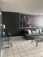 1732 Meridian Ave in Miami Beach, FL - Foto de edificio - Building Photo