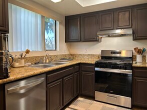 1450 W 146th St, Unit 14 in Gardena, CA - Building Photo - Building Photo