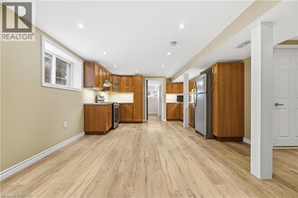 41 Broken Oak Crescent in Kitchener, ON - Building Photo - Building Photo