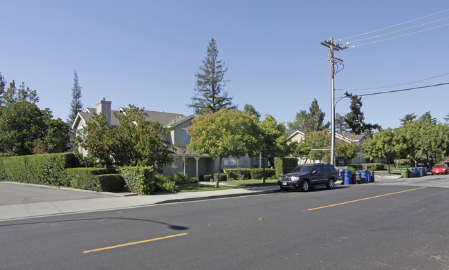 14107-14121 Capri Dr in Los Gatos, CA - Foto de edificio - Building Photo