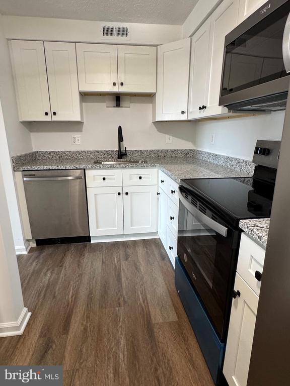 3502 Kingsley Ct-Unit -E in Pasadena, MD - Foto de edificio - Building Photo