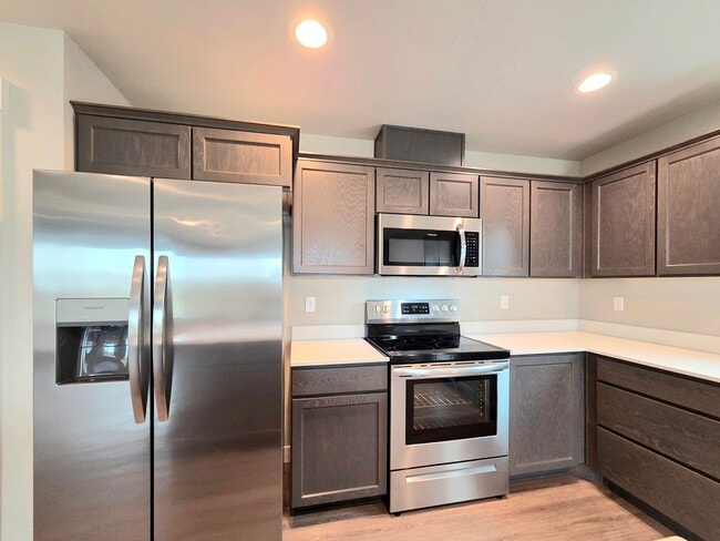 2443 3rd St SE in East Wenatchee, WA - Building Photo - Building Photo