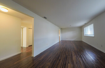 Northern Village Apartments I in Baltimore, MD - Building Photo - Building Photo